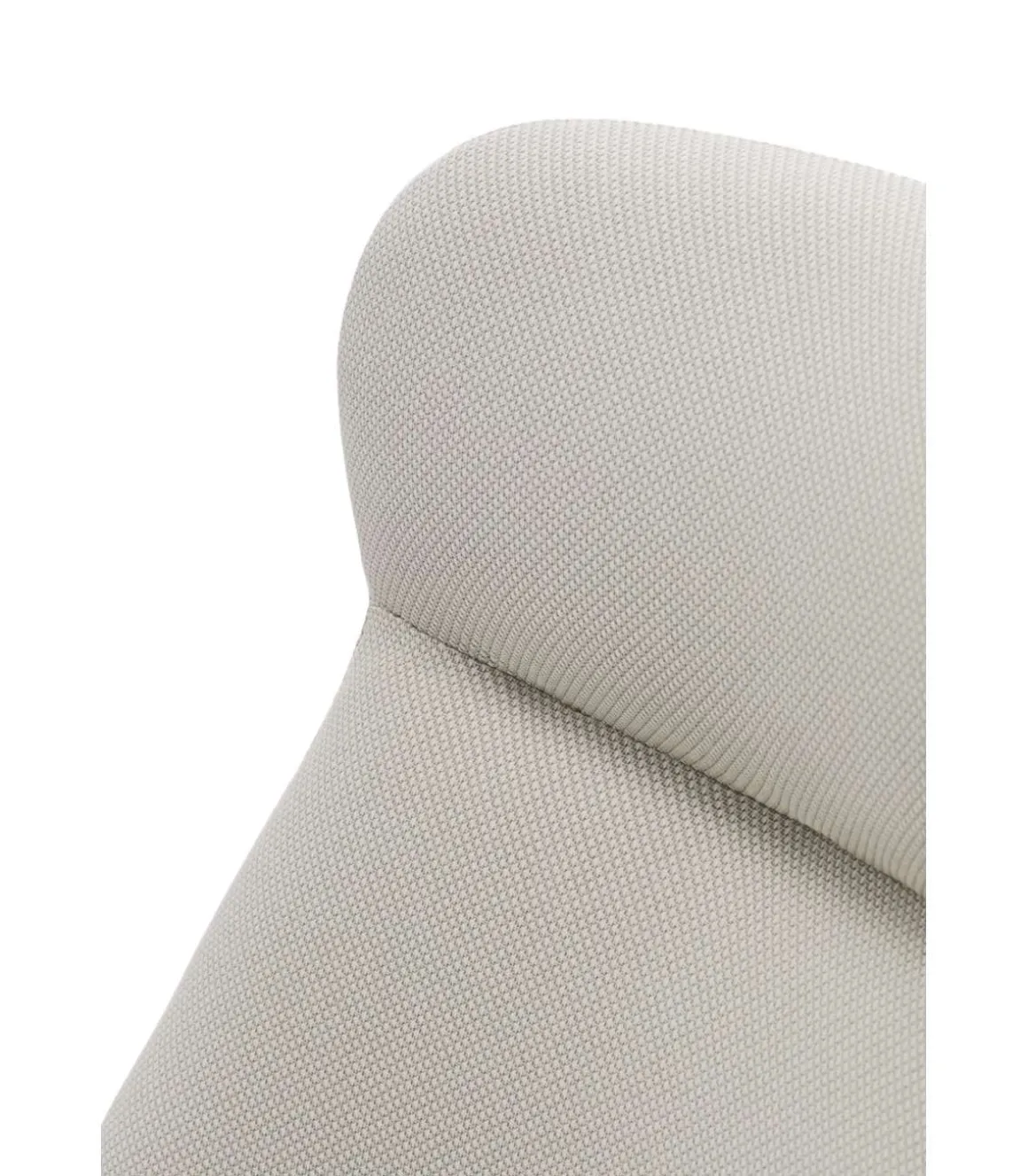 Butaca modelo Dins-Alta tapizada en tela color crema, 81cm(ancho) 114/43cm(alto) 83cm (largo)