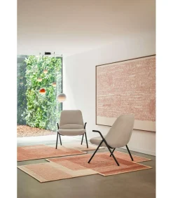 Butaca modelo Dins tapizada en tela color crema, 77cm(ancho) 77cm(alto) 83cm (largo)