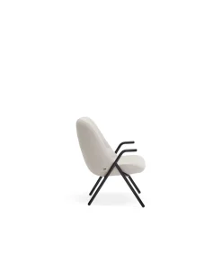 Butaca modelo Dins tapizada en tela color crema, 77cm(ancho) 77cm(alto) 83cm (largo)