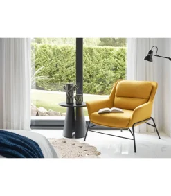 Butaca modelo Sadira acabado mostaza, 84cm(ancho) 87cm(alto) 88cm (largo)
