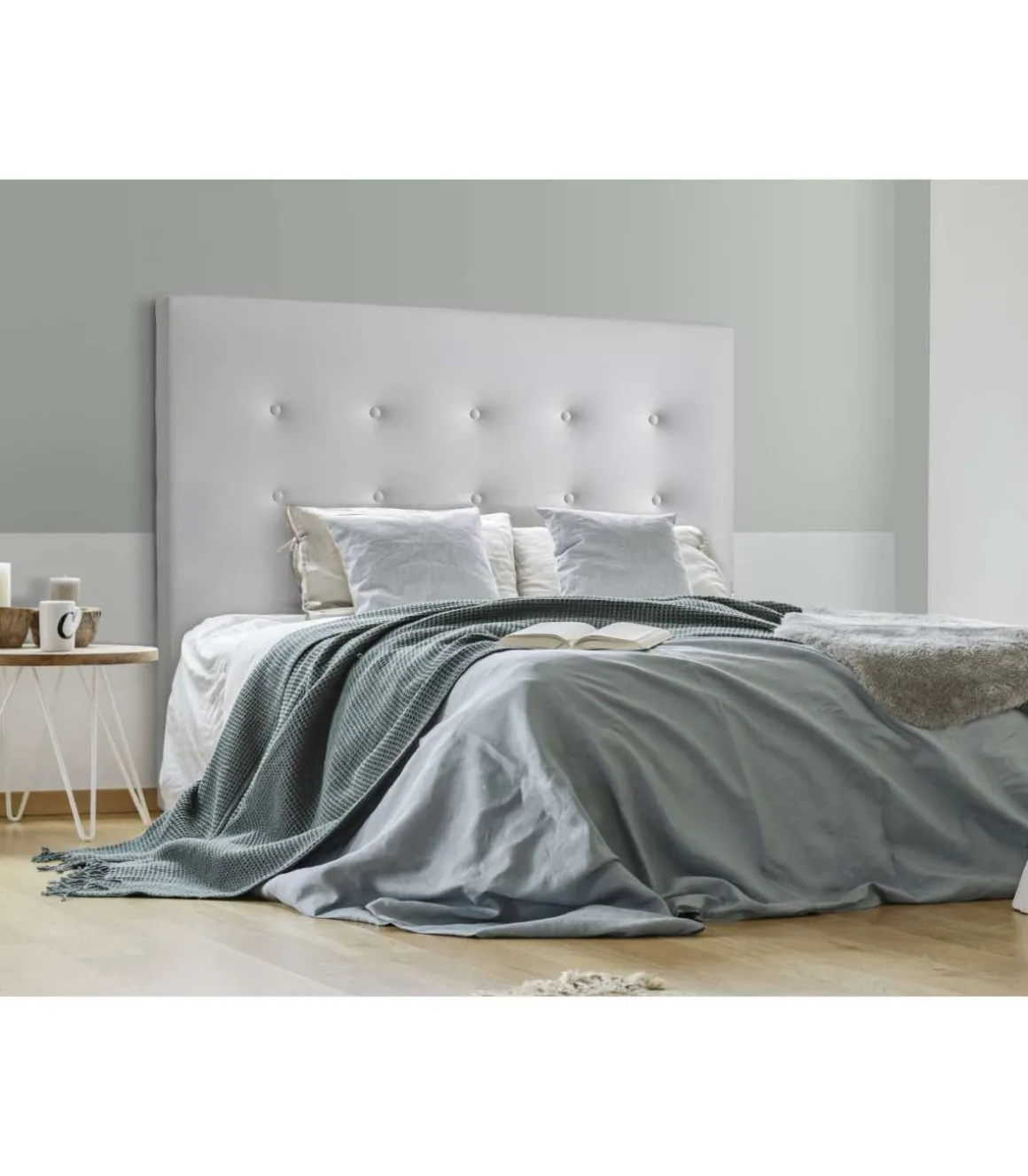 Cabecero Milan tapizado en polipiel blanco. 125 cm (alto), 145 cm (ancho), 7 cm (fondo).