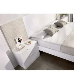 Conjunto cama y dos mesitas Lula acabado blanco/alistonado natural.