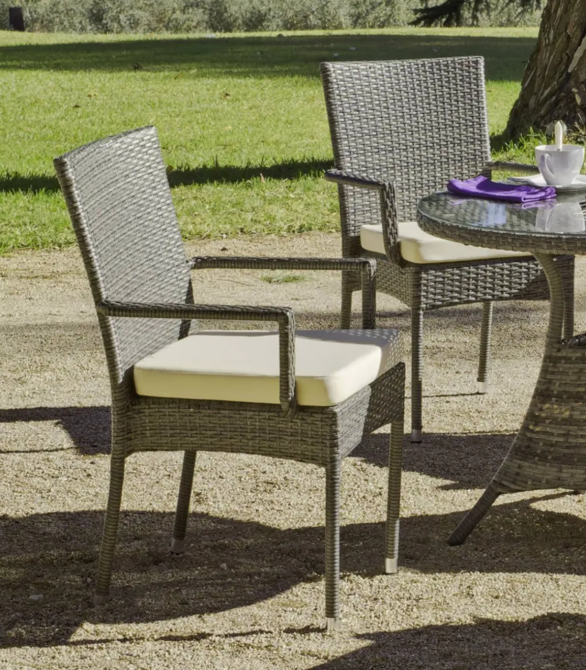 Conjunto para jardín de mesa+4 sillones+4 cojines Mali acabado rattan sintetico gris.