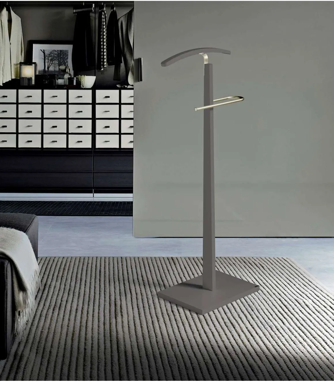 Galan 303 herraje cromo satinado lacado en gris. 114 cm (alto), 48 cm (ancho), 28 cm(fondo).