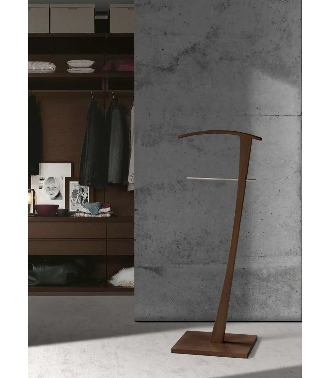 Galán 310 herraje cromo satinado lacado nogal, 115 cm(alto)48 cm(ancho)28 cm(largo)