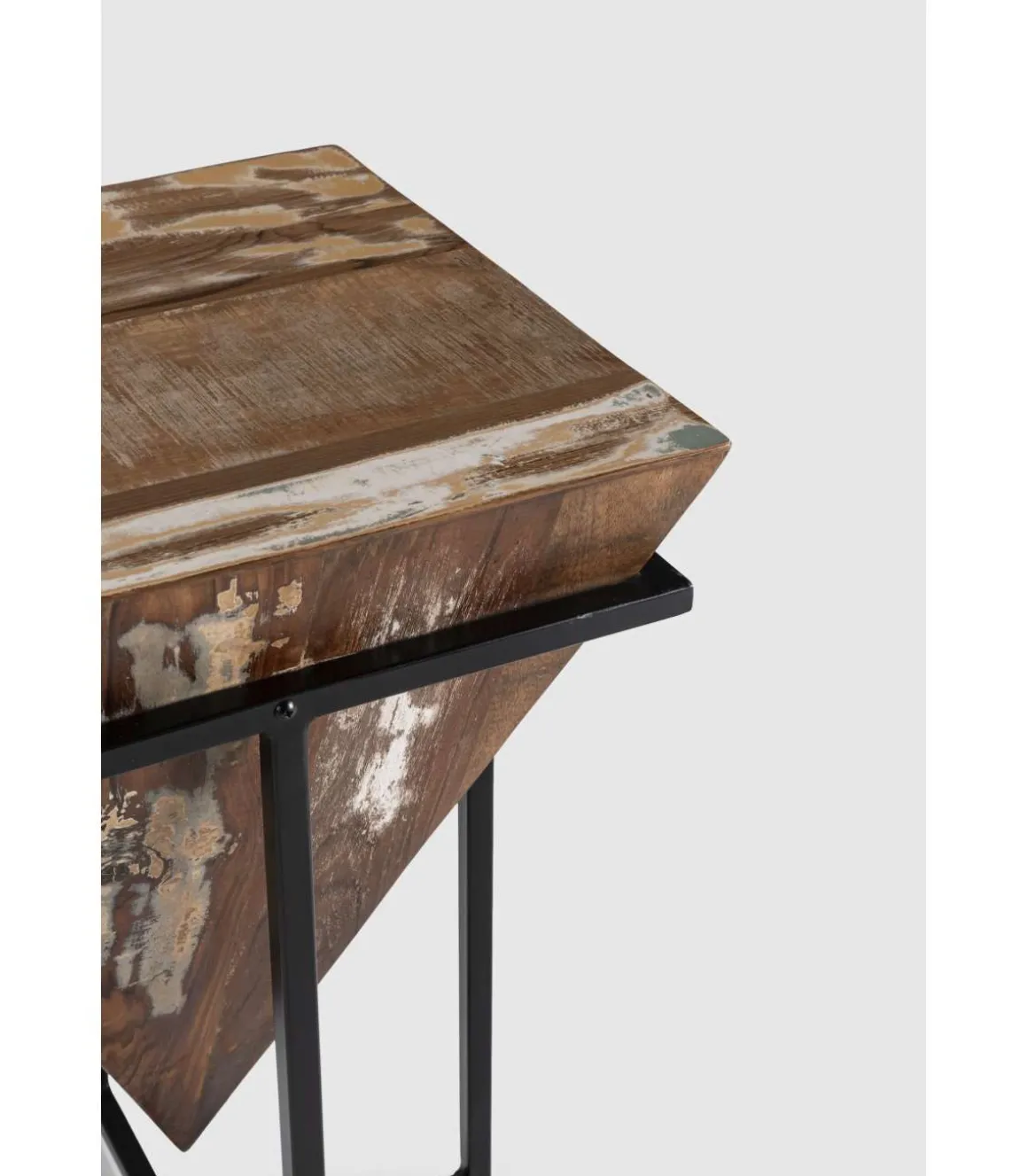 Mesa auxiliar de rincón modelo Avila-56 en madera acabado natural, 56cm(alto) 36cm(ancho) 36cm(fondo).