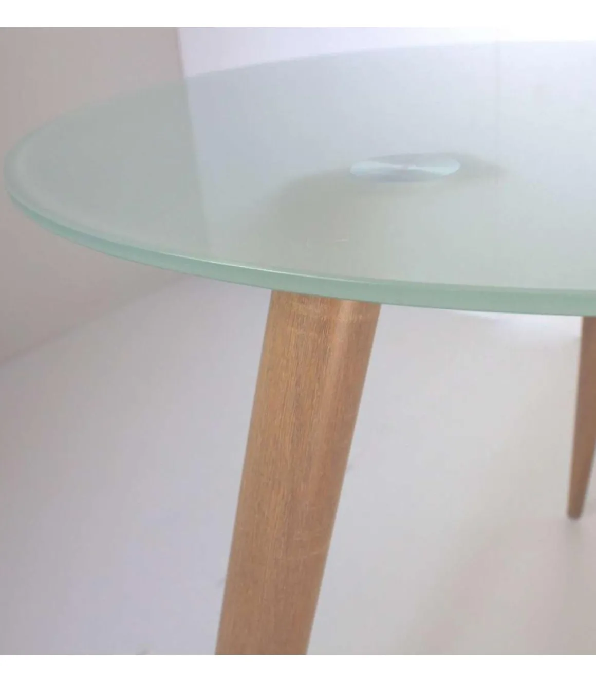 Mesa de estudio acabado cristal translucido, 74cm(alto) x 140cm(ancho) x 70cm(fondo).