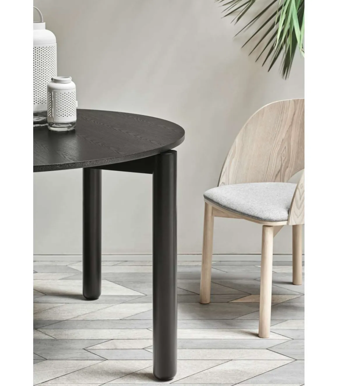 Mesa redonda para cocina o comedor modelo Atlas acabado negro, 120cm(ancho) 75.2cm(alto) 120cm(largo)