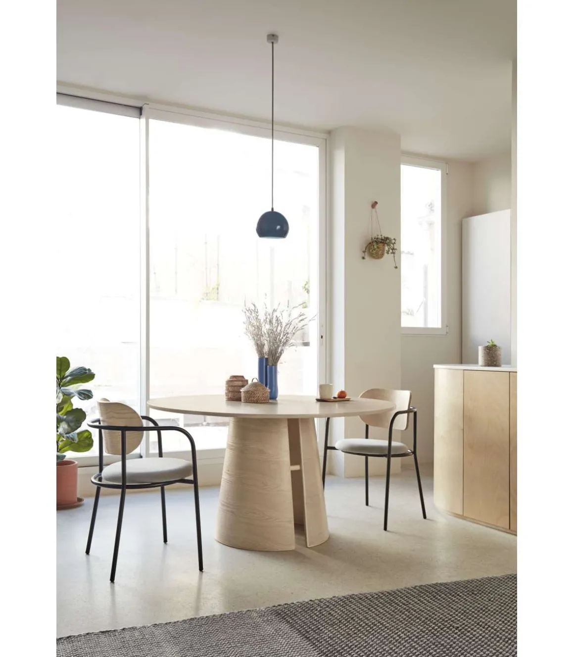 Mesa redonda para cocina o comedor modelo Cep acabado natural claro, 157cm(ancho) 75cm(alto) 157cm (largo)