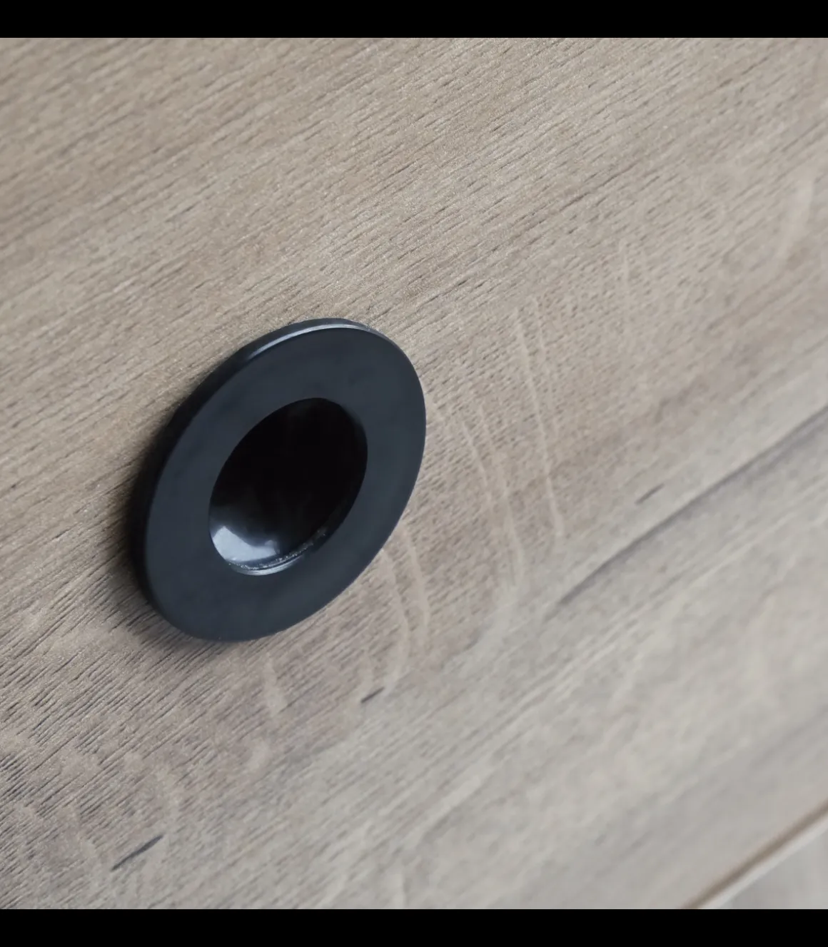 Mesita Camila en acabado de color roble, 52 cm(alto)50 cm(ancho)35 cm(fondo)
