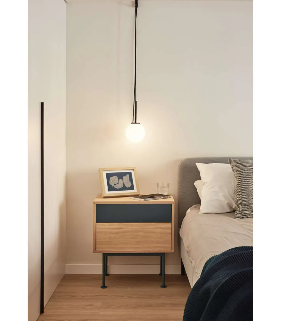 Mesita de noche para dormitorio modelo Yoko 2 cajones acabado roble/antracita, 35cm(ancho) 54cm(alto) 52cm (largo)
