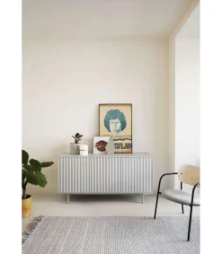 Mueble aparador modelo Sierra 3 puertas 3 cajones interiores acabado gris claro, 159.2cm(ancho) 79.6cm(alto) 47cm (fondo).