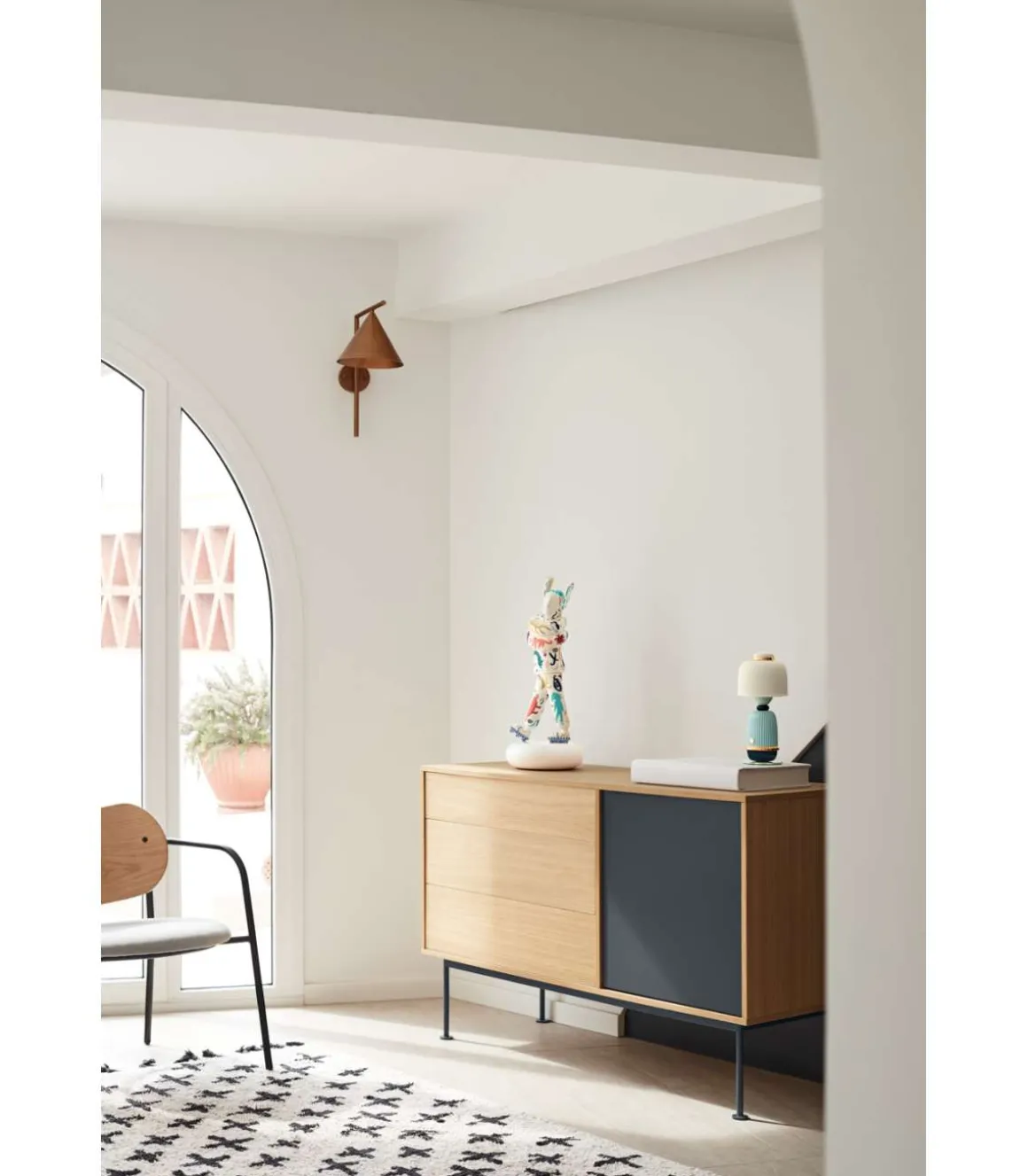 Mueble aparador modelo Yoko 1 puerta 3 cajones acabado roble/antracita, 45cm(ancho) 80cm(alto) 128cm (largo)