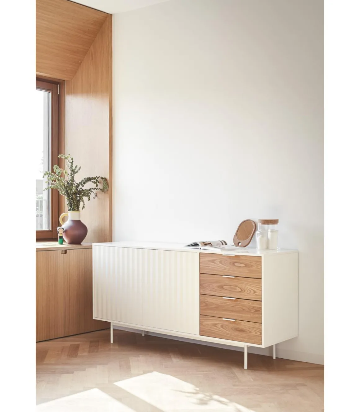 Mueble aparador para comedor modelo Sierra 2 puertas 4 cajones acabado blanco/roble, 47cm(ancho) 79.6cm(alto) 159.5cm (largo)