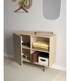 Mueble auxiliar modelo 601-2 acabado en roble/arena. 78 cm (alto) x 90 cm (ancho) x 34 cm (prof.)