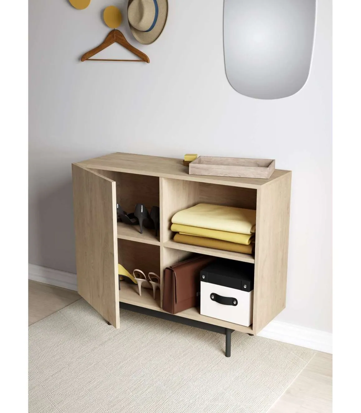 Mueble auxiliar modelo 601-2 acabado en roble. 78 cm (alto) x 90 cm (ancho) x 34 cm (prof.)