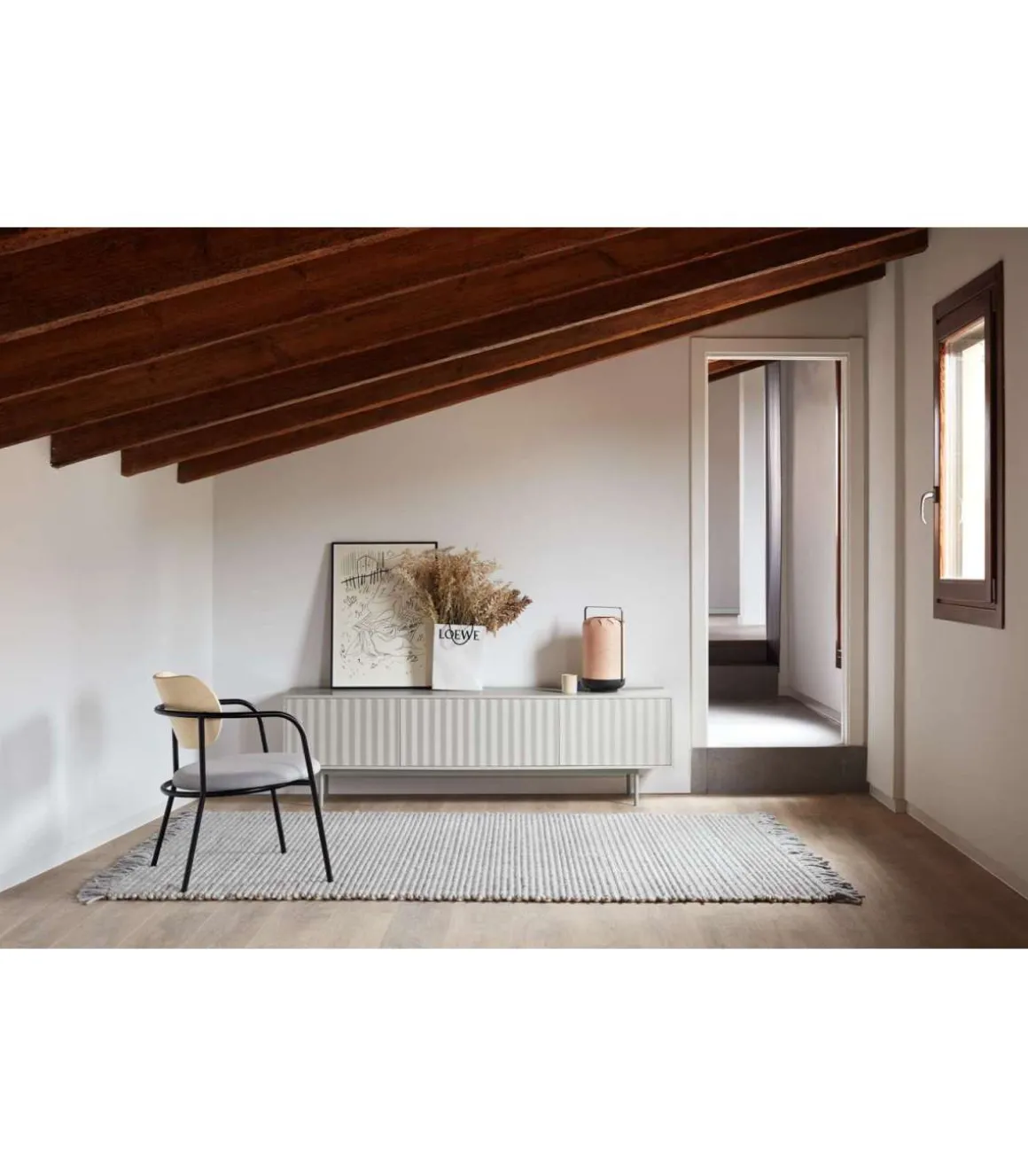 Mueble para televisión modelo Sierra 3 puertas acabado gris claro, 40cm(ancho) 52cm(alto) 180cm (largo)