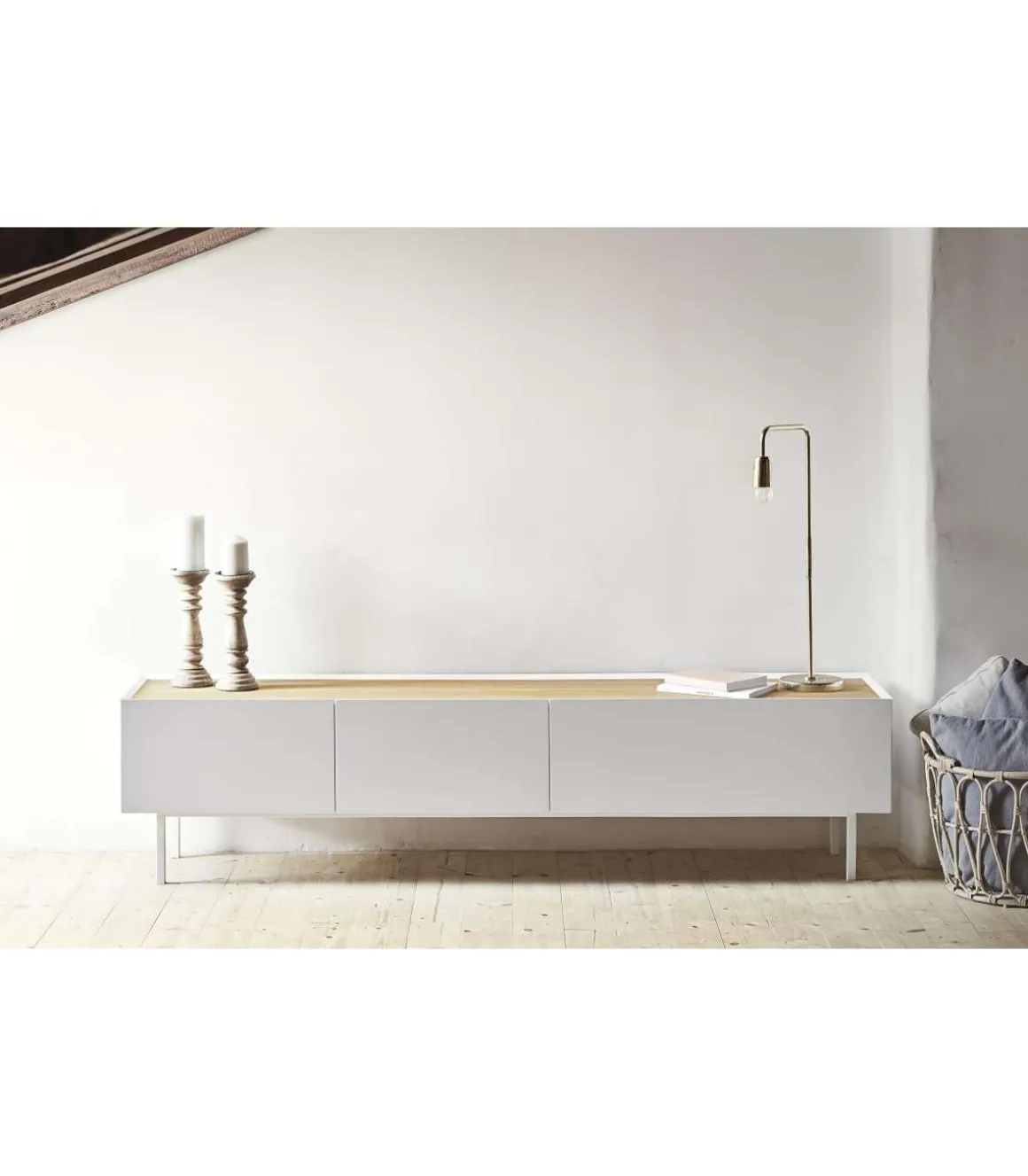 Mueble para televisión modelo Arista 1 puerta 2 cajones acabado blanco, 40cm(ancho) 45cm(alto) 180cm (largo)