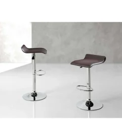 Pack de 2 taburetes elevables Agata en polipiel marrón chocolate, 38 x 39,5 x 64/85 cm (largo x ancho x alto)