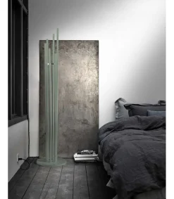 Perchero moderno mod. 471 acabado lacado en verde, 182 cm(alto)34 cm(ancho)34 cm(largo)