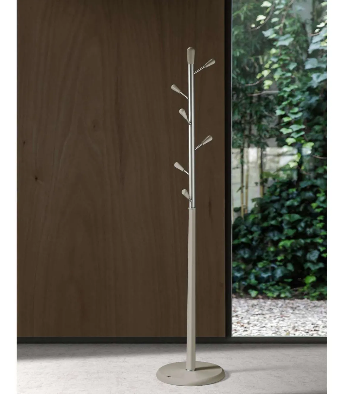 Perchero moderno mod. 413 herrajes en cromo satinado lacado visón, 190 cm(alto)37 cm(ancho)37 cm(largo)